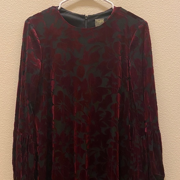 Taylor Dresses & Skirts - Taylor Burgundy Floral Velvet dress